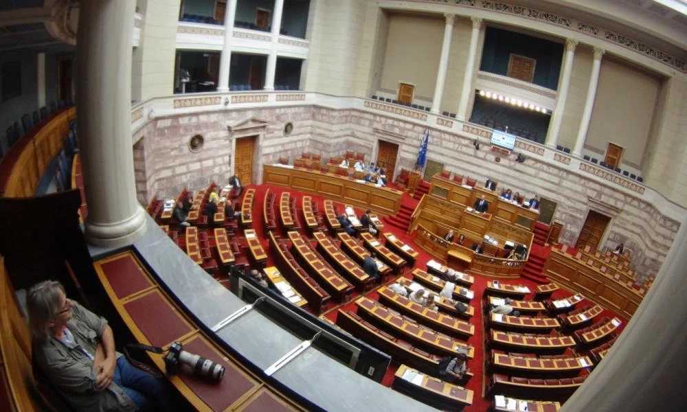 Βουλή: Ένταση μεταξύ Κακλαμάνη-Σκουρλέτη για την φαρμακευτική κάνναβη